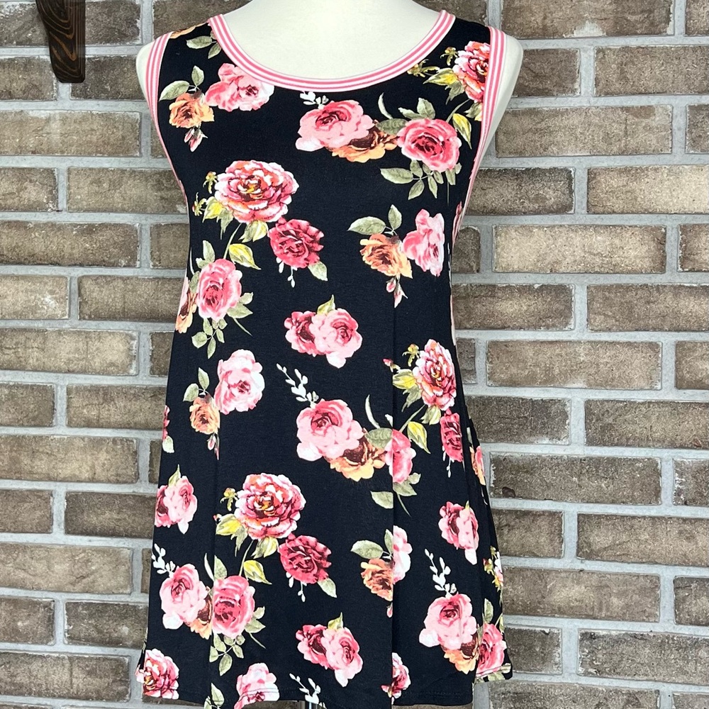 e.Luna Size Large Floral Tank
